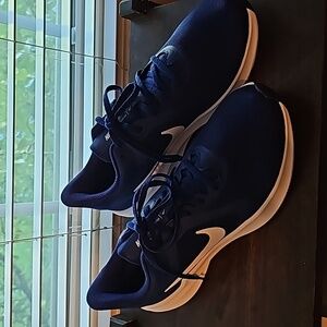 Nike Downshifter Mens Running Shoe Size 8.5 NWOB